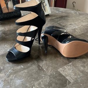 Nine West shoe! Like new! Clean soles.